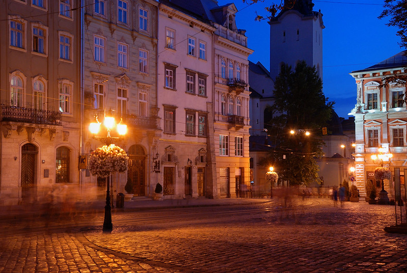 Place Rynok à l’heure bleue, Lviv
