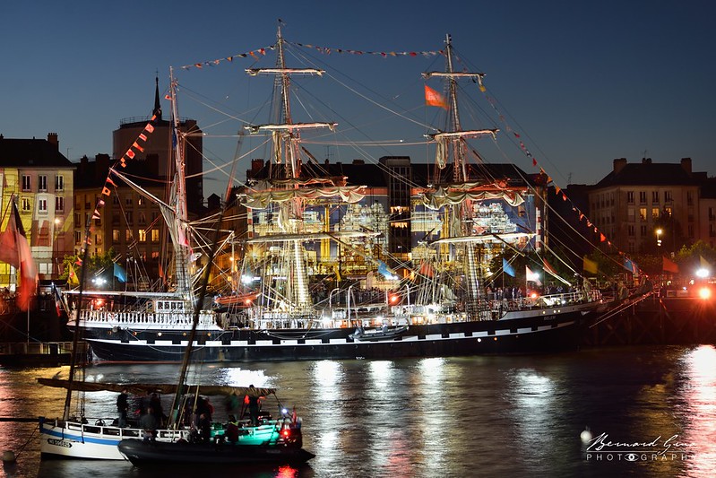 Le Belem amarré à Nantes à l’heure bleue