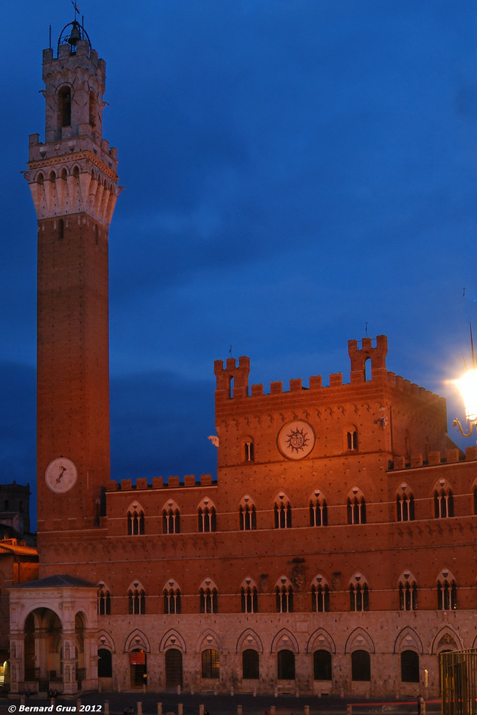 Palazzo Pubblico illuminé à l’heure bleue, Sienne