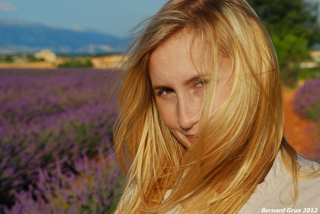 Oksana en Manon des Sources à Valensole, France