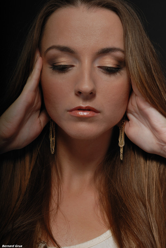 Portrait serré d’Olya en studio à Kyiv