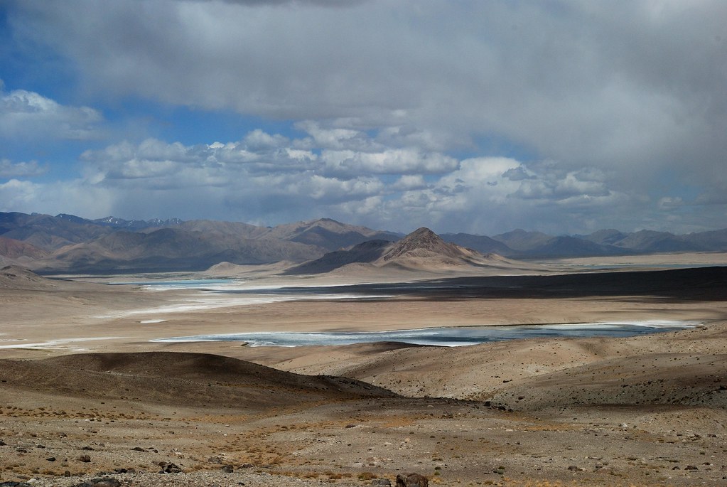 Désert salé sans vie entre Alichur et Bulunkul, dans le Pamir tadjik.
