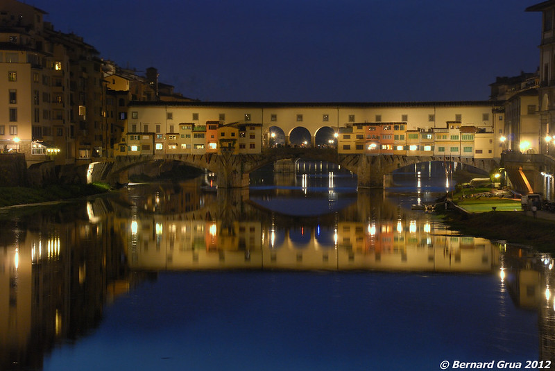 Ponte Vecchio illuminé à l’heure bleue, Florence