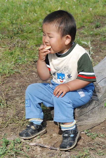 Enfant soyot à Ourda Oure, monts Saïan orientaux, Sibérie, 2008.