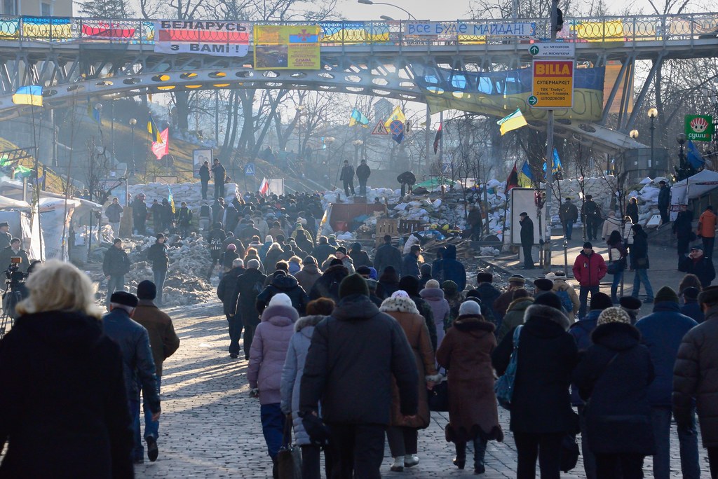 Bernard Grua, Maïdan : La foule quitte Maidan pour se diriger vers la Rada via la rue de l'Institut, 18 février 2014