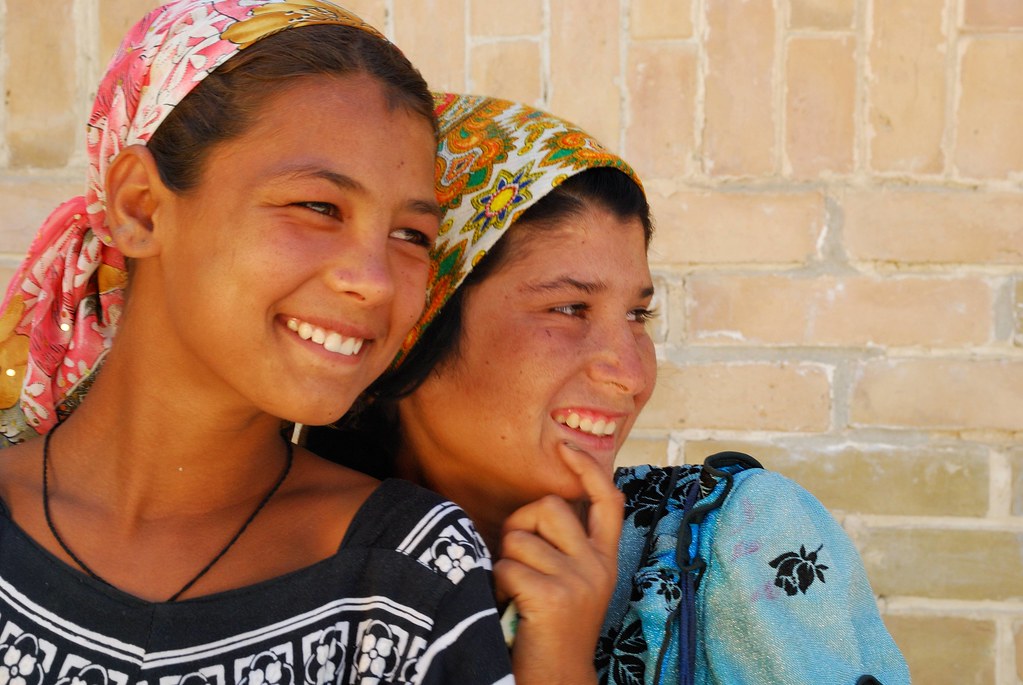 Deux jeunes roms ouzbèkes à Boukhara, Ouzbékistan, 17 juillet 2011