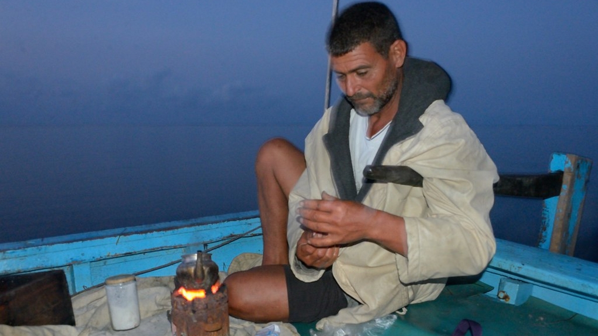Photo de Bernard Grua : le raïs Fathi Arous au large des îles Kerkennah, Tunisie