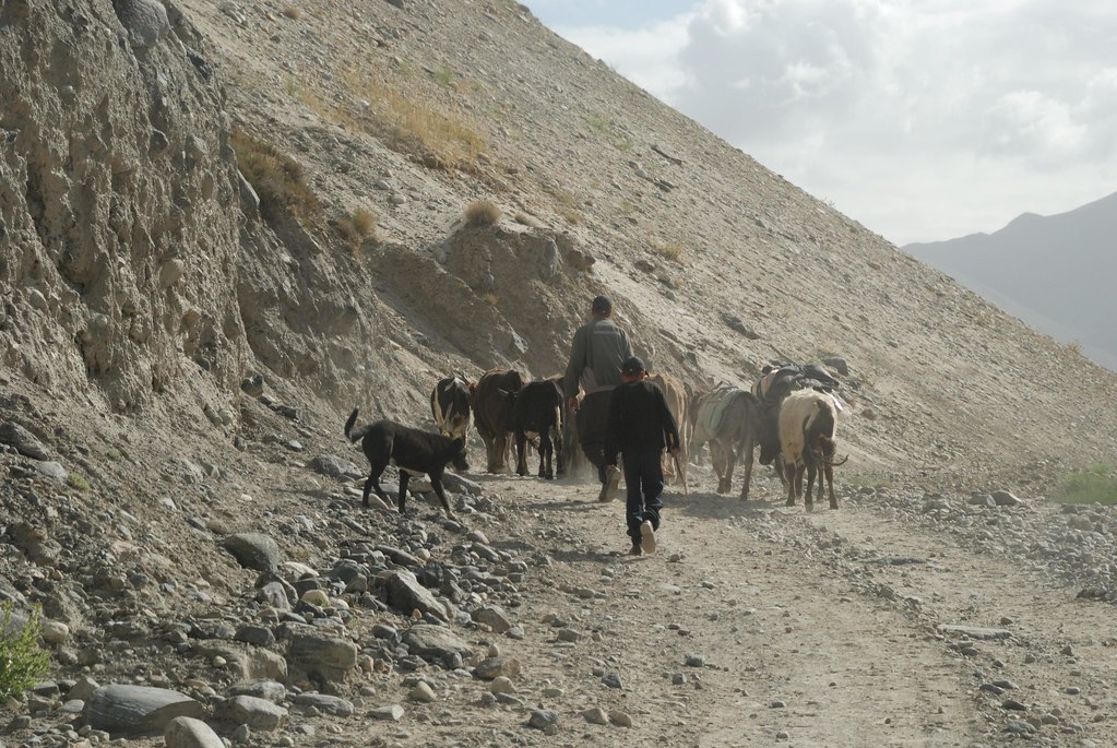 Bernard Grua,  Langar, route menant au col de Kargush (4 332 m), vallée du Wakhan, Pamir, Tadjikistan