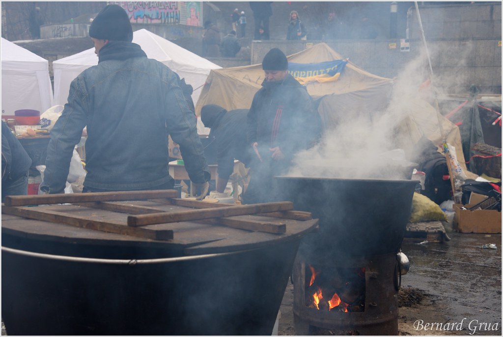 Bernard Grua, Maidan : Chaudron de cuisine d'activistes sur le Maidan 21/12/2013 - Kiev Ukraine