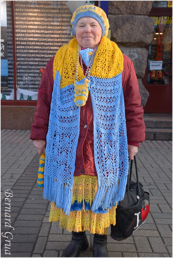 Bernard Grua, Baboussia aux couleurs nationales y compris housse de téléphone et housse de parapluie