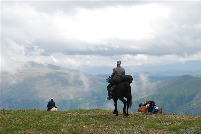 Monts Saïan orientaux, photographie de Bernard Grua : route de Batagol, descente du bivouac 
