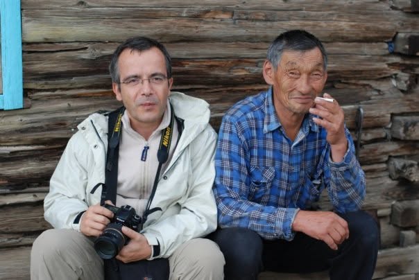 Photographie de Konstantin Smagin : Bernard Grua avec Semeon, vallée de l'Oulzita. Juillet 2008.