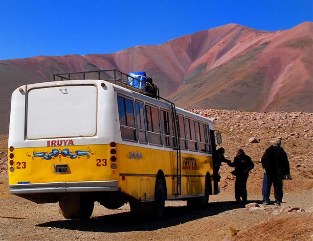 Bus au col d’Iruya, 4 000 m, Andes, Argentine