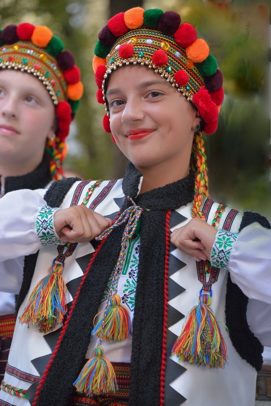 Jeune fille houtsoule en costume traditionnel à Kolomyia, Ukraine, le 6 août 2026