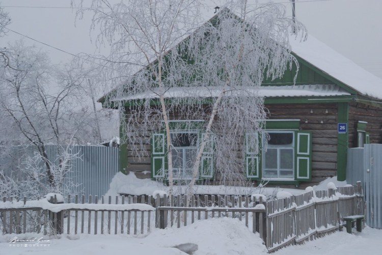 Maison givrée par -50°C au début de la route de la Kolyma - Iakoutsk, Sibérie